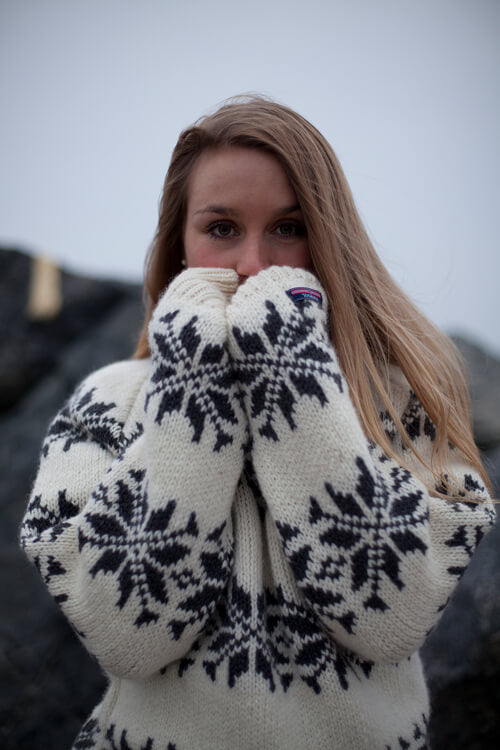 Isländer Pullover figurbetont mit hohem Hals 100% schurwolle