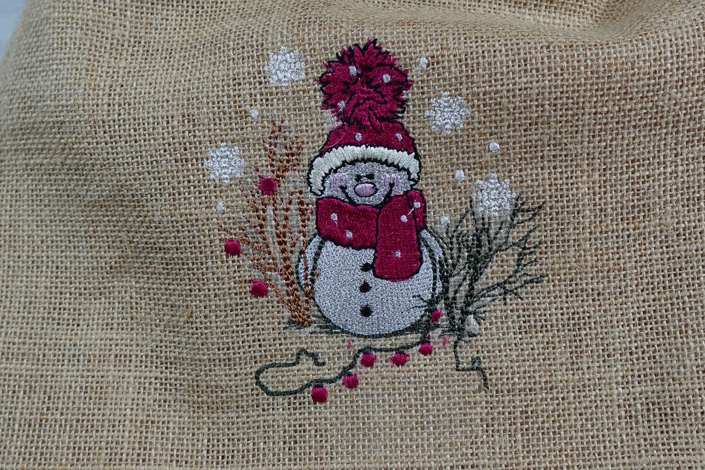LittMoo Weihnachtsdeko Jutebeutel mit tollem Schneemann aufgestickt
