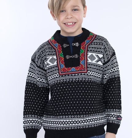 Norwegischer Kinderstrick Sweater aus 100% Kammgarnwolle mit Zinnverschlüssen.