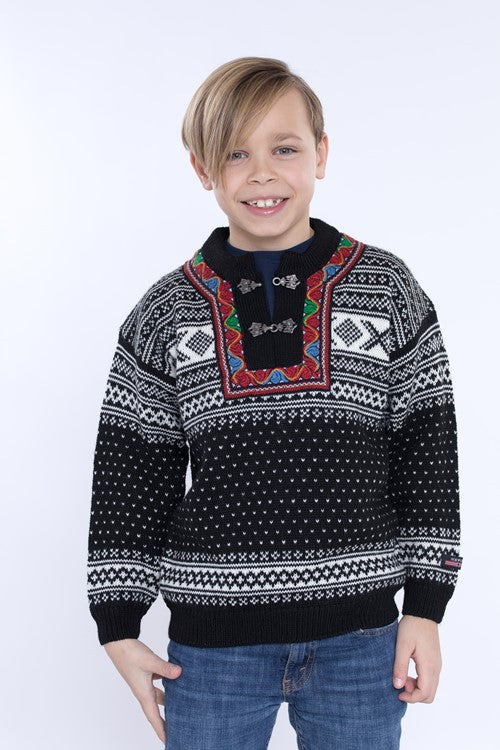 Norwegischer Kinderstrick Sweater aus 100% Kammgarnwolle mit Zinnverschlüssen.