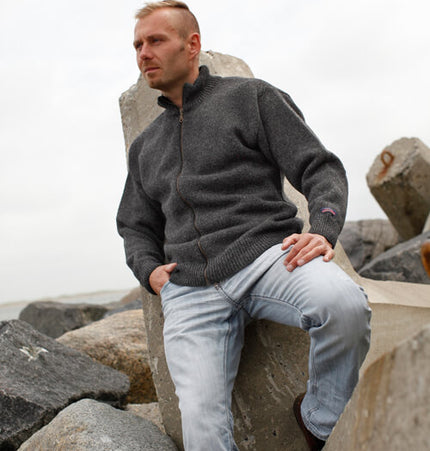 Klassische Strickjacke mit Reißverschluss aus 100 % reiner norwegischer Wolle