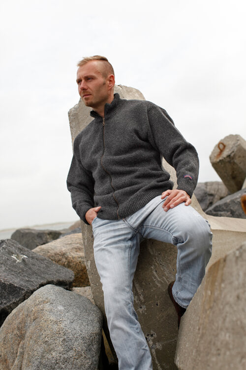 Klassische Strickjacke mit Reißverschluss aus 100 % reiner norwegischer Wolle