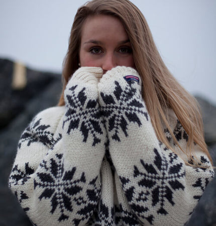 Isländer Pullover figurbetont mit hohem Hals 100% schurwolle