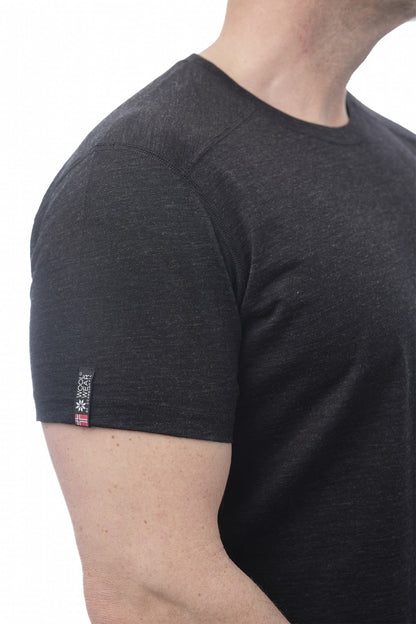 Baselayer-T-Shirt von WOOLWEAR of Scandinavia aus 100 % Merinowolle, Kurzarm