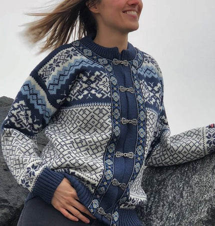 Norwegische Strickjacke im klassischen Muster aus 100 % Kammgarn