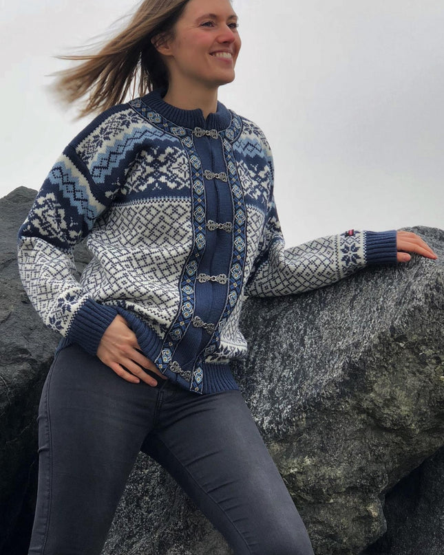 Norwegische Strickjacke im klassischen Muster aus 100 % Kammgarn